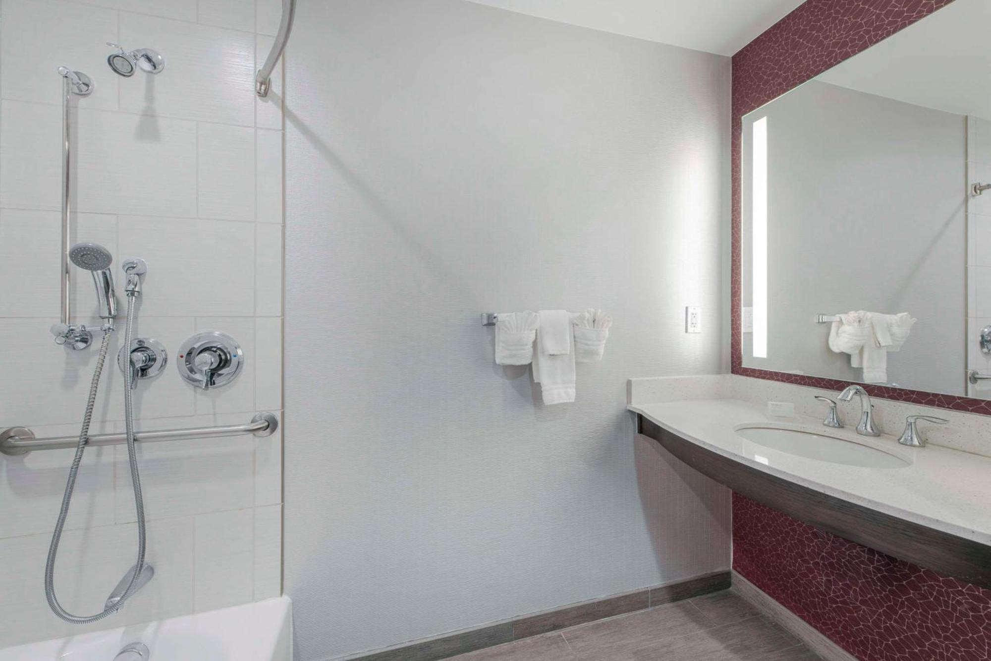Hilton Garden Inn Raleigh Cary Exterior photo
