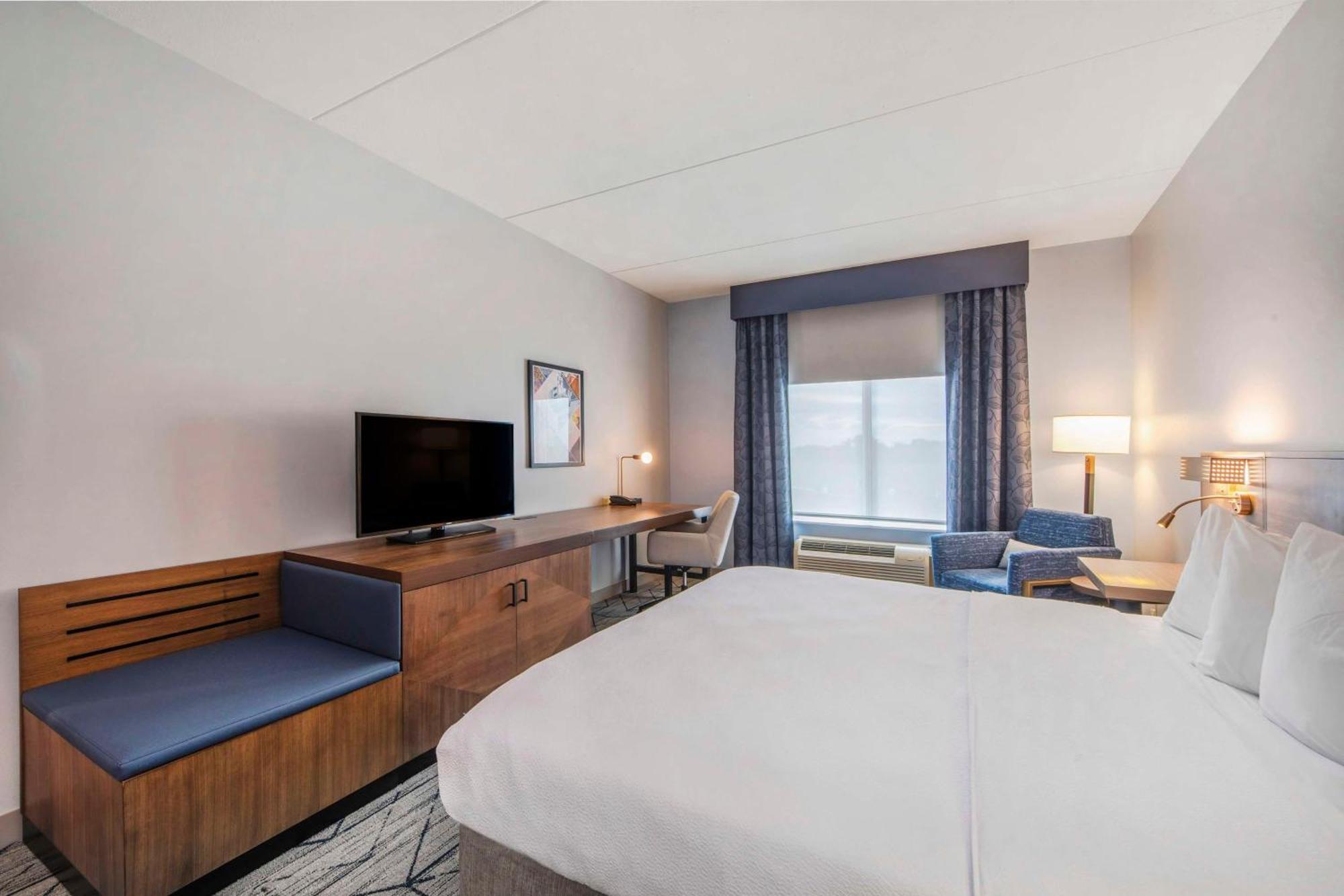 Hilton Garden Inn Raleigh Cary Exterior photo